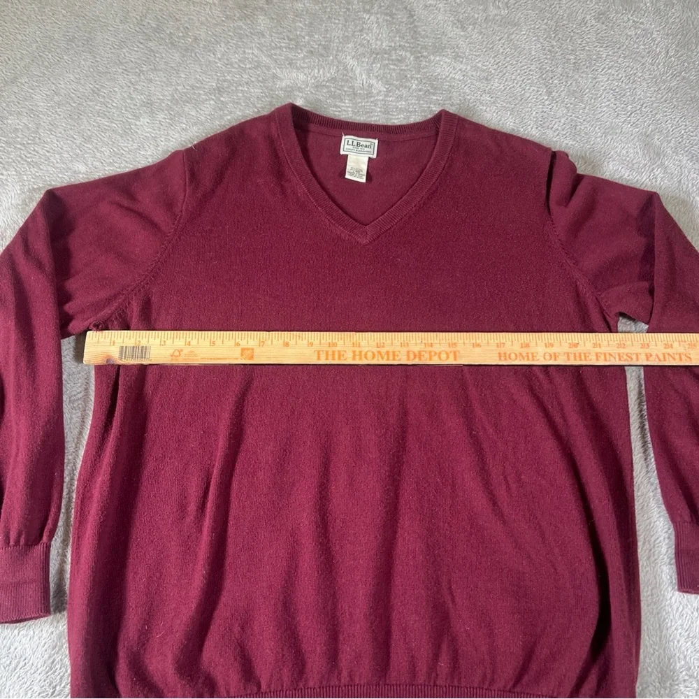 L.L. Bean maroon‎ V-neck men’s sweater  Large